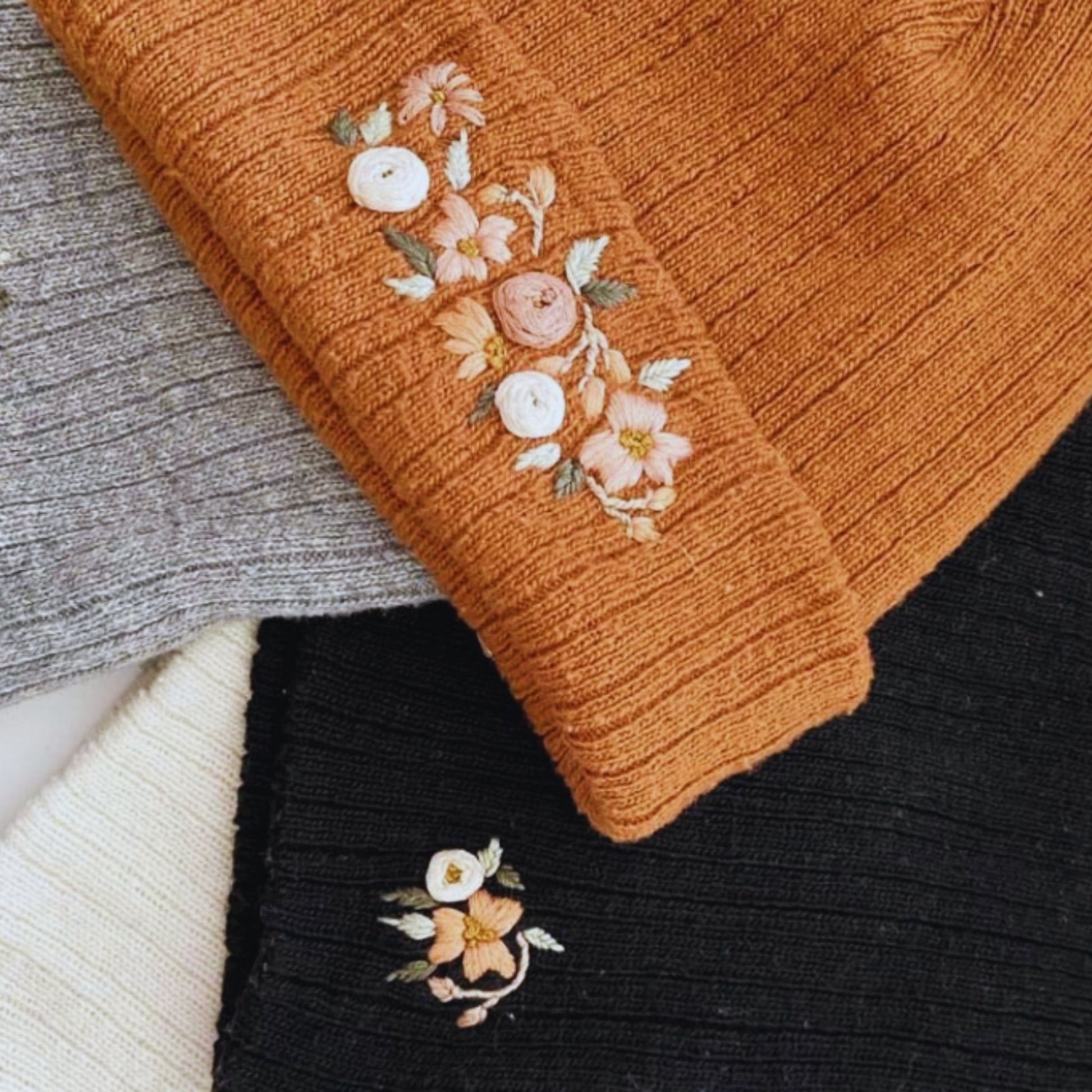 filybul_atelier_broderie_maille_fernelement_sous_le_noyer_visuel