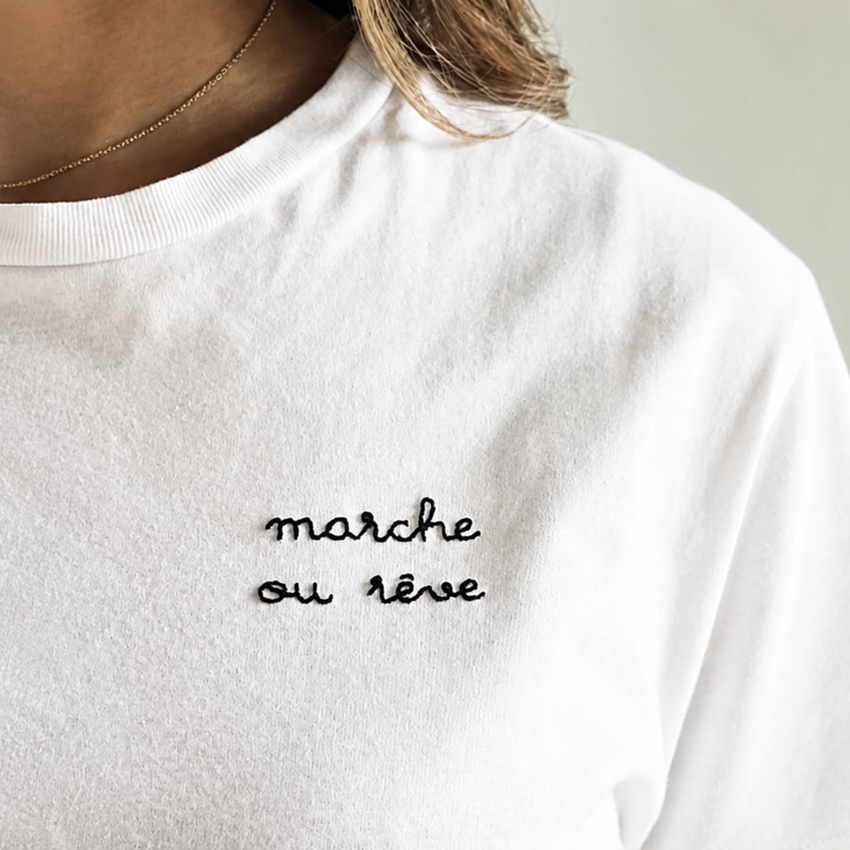filybul_atelier_broderie_mots_upcycling_jambes_visuel